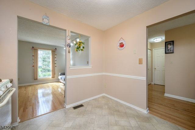 108 Eastwick Ct, Hillsborough Twp., NJ 08844