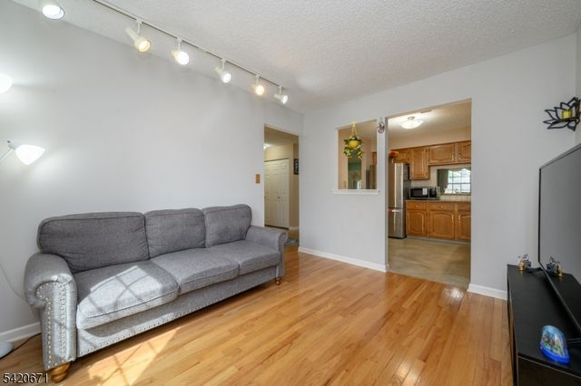 108 Eastwick Ct, Hillsborough Twp., NJ 08844