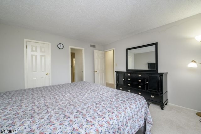 108 Eastwick Ct, Hillsborough Twp., NJ 08844