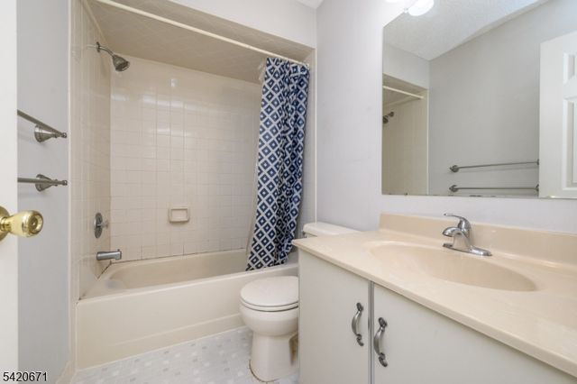 108 Eastwick Ct, Hillsborough Twp., NJ 08844