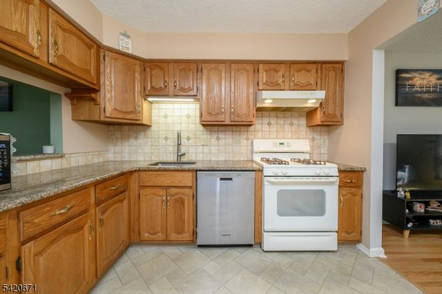 108 Eastwick Ct, Hillsborough Twp., NJ 08844