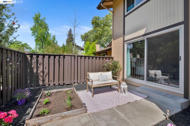 1812 Countrywood Ct, Walnut Creek, CA 94598