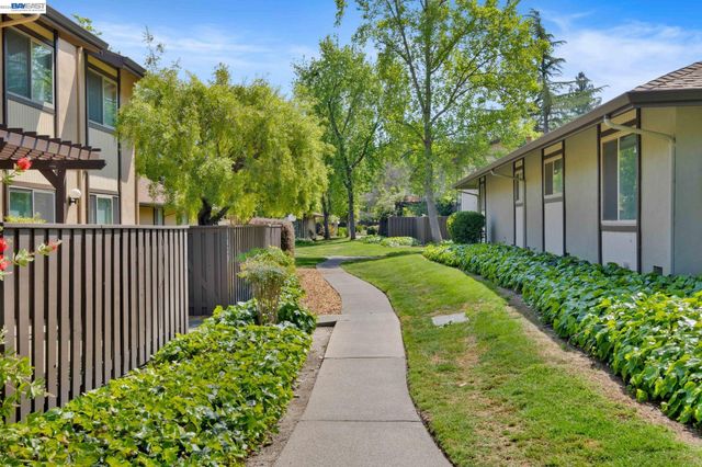 1812 Countrywood Ct, Walnut Creek, CA 94598