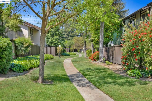 1812 Countrywood Ct, Walnut Creek, CA 94598