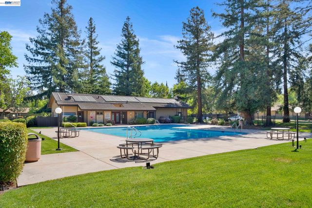 1812 Countrywood Ct, Walnut Creek, CA 94598