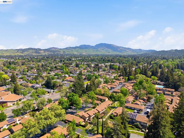1812 Countrywood Ct, Walnut Creek, CA 94598