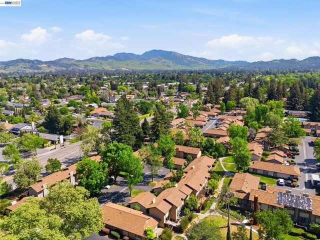 1812 Countrywood Ct, Walnut Creek, CA 94598