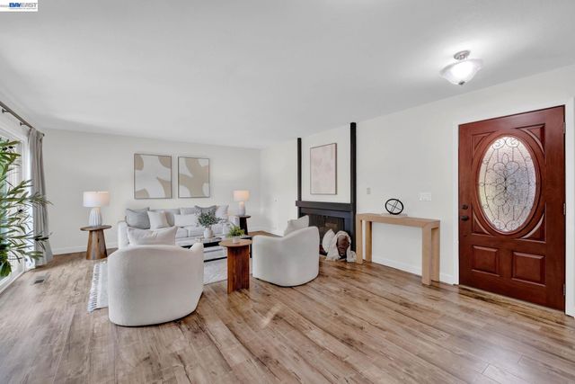 1812 Countrywood Ct, Walnut Creek, CA 94598