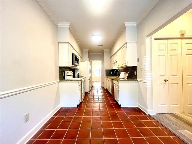 1160 Windsor Parkway 8, Atlanta, GA 30319