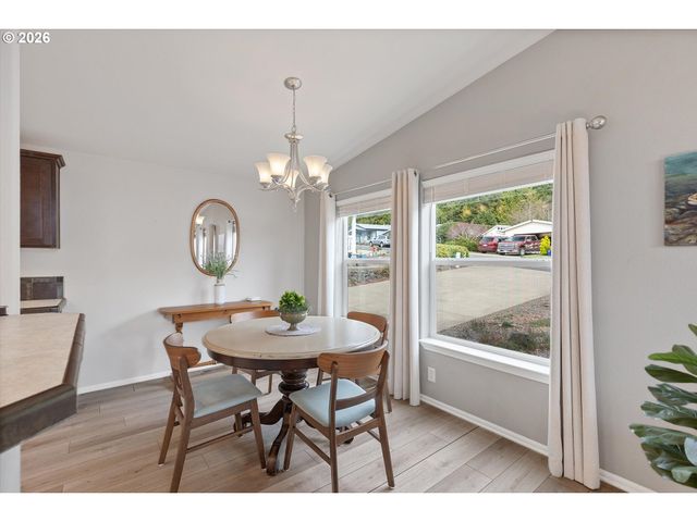 743 Se Winchell Dr, Depoe Bay, OR 97341