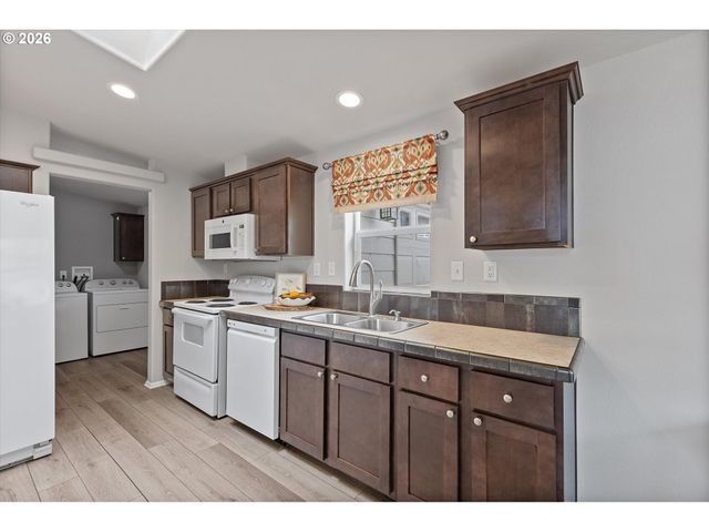 743 Se Winchell Dr, Depoe Bay, OR 97341