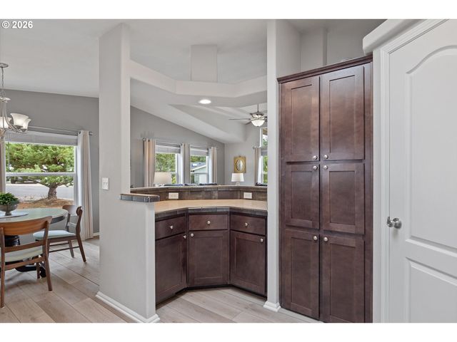 743 Se Winchell Dr, Depoe Bay, OR 97341