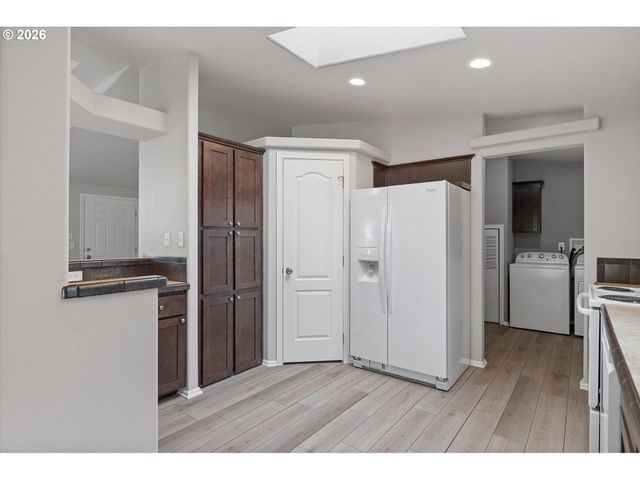 743 Se Winchell Dr, Depoe Bay, OR 97341