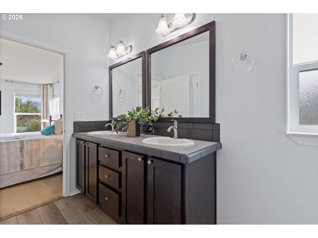 743 Se Winchell Dr, Depoe Bay, OR 97341