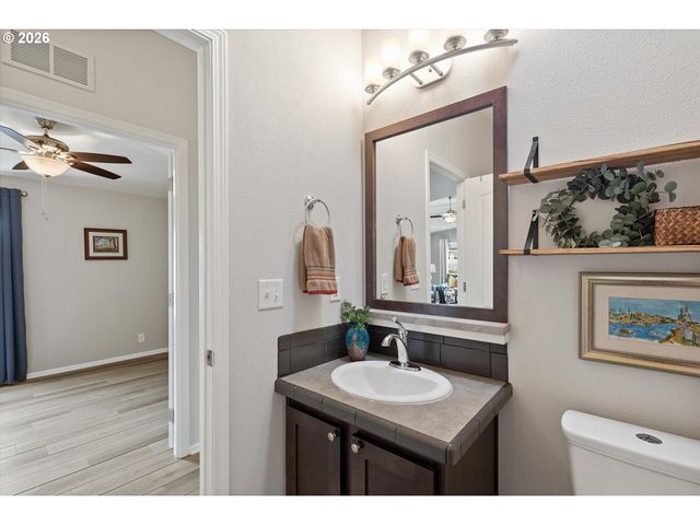 743 Se Winchell Dr, Depoe Bay, OR 97341