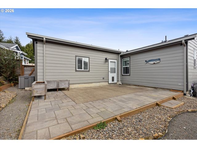 743 Se Winchell Dr, Depoe Bay, OR 97341