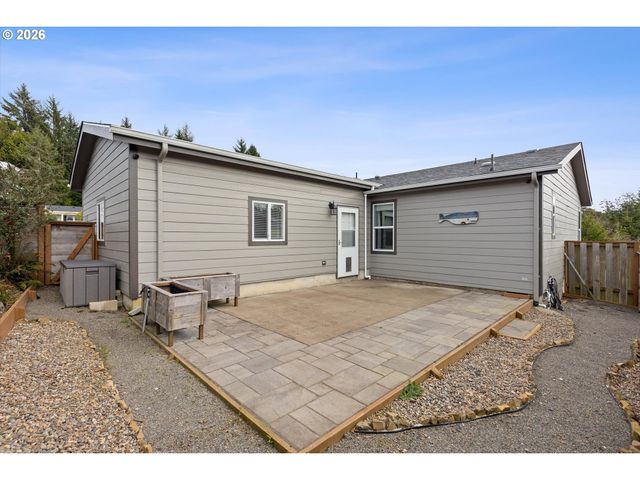 743 Se Winchell Dr, Depoe Bay, OR 97341