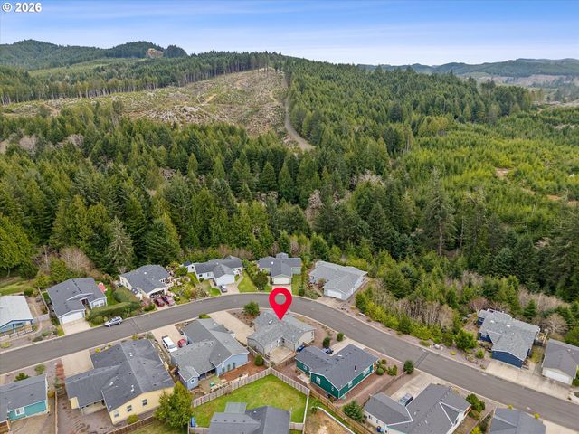 743 Se Winchell Dr, Depoe Bay, OR 97341