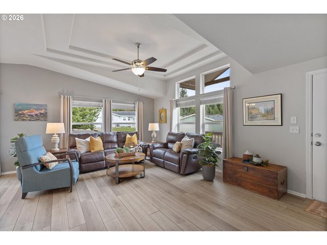 743 Se Winchell Dr, Depoe Bay, OR 97341