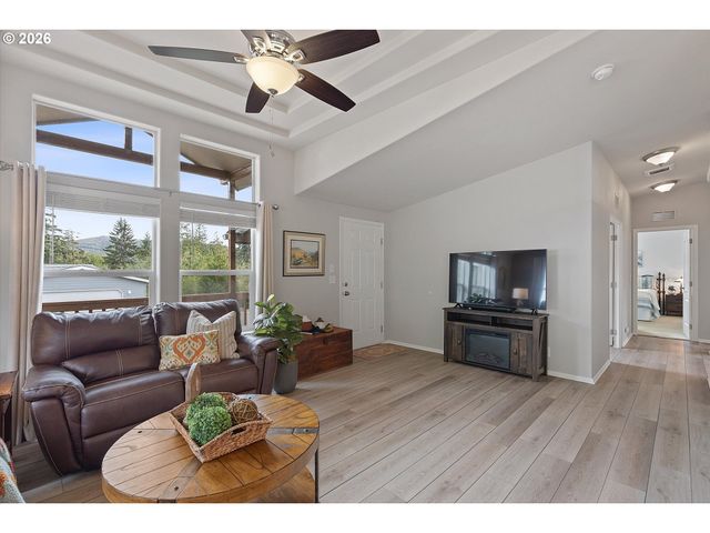 743 Se Winchell Dr, Depoe Bay, OR 97341