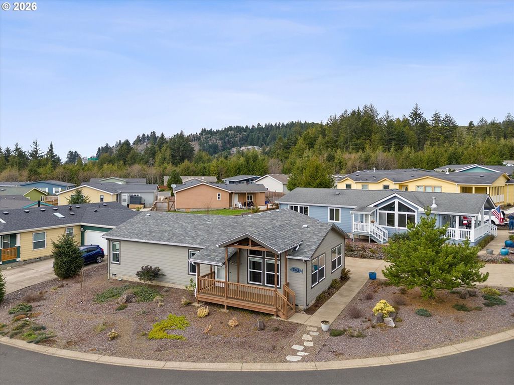 743 Se Winchell Dr, Depoe Bay, OR 97341