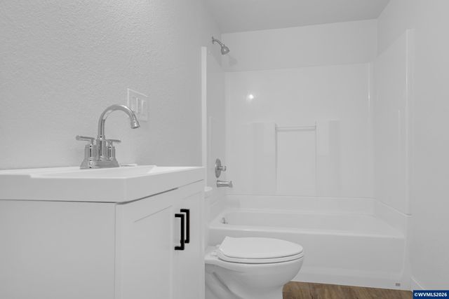 2010 E 1st Av, Albany, OR 97321