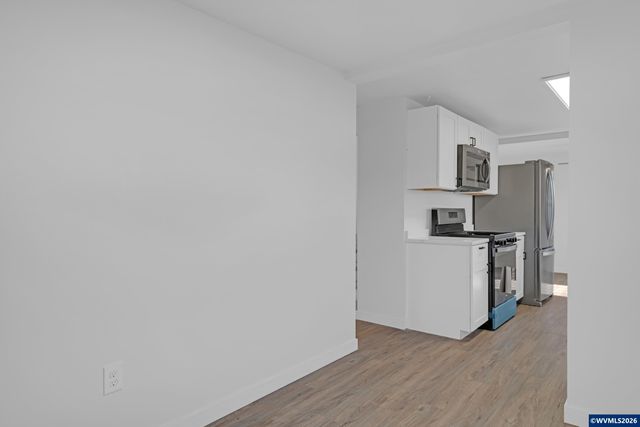 2010 E 1st Av, Albany, OR 97321