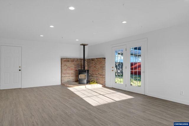 2010 E 1st Av, Albany, OR 97321