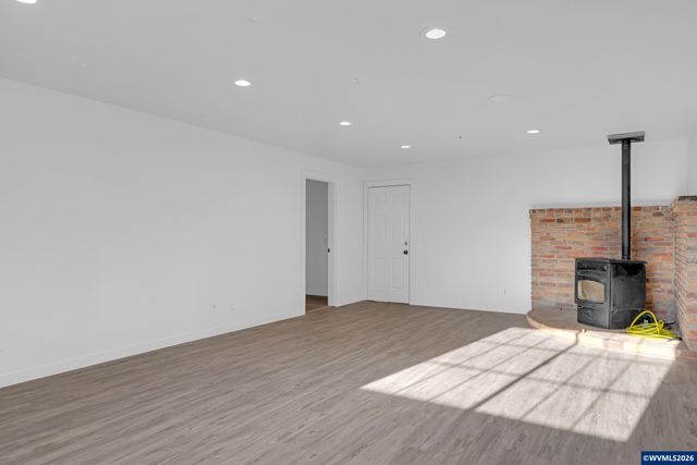 2010 E 1st Av, Albany, OR 97321