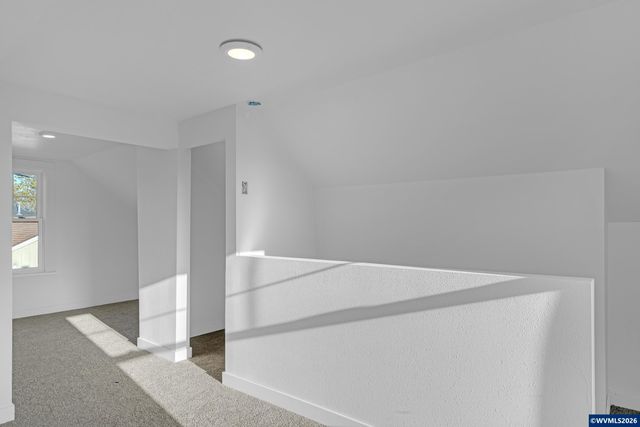 2010 E 1st Av, Albany, OR 97321