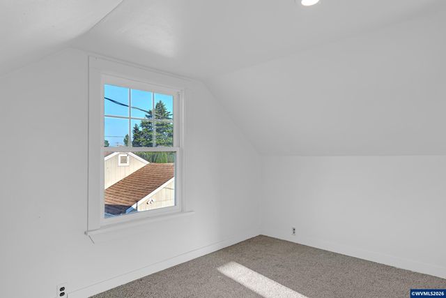 2010 E 1st Av, Albany, OR 97321