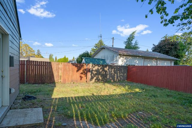 2010 E 1st Av, Albany, OR 97321