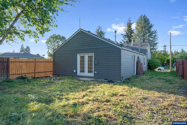 2010 E 1st Av, Albany, OR 97321