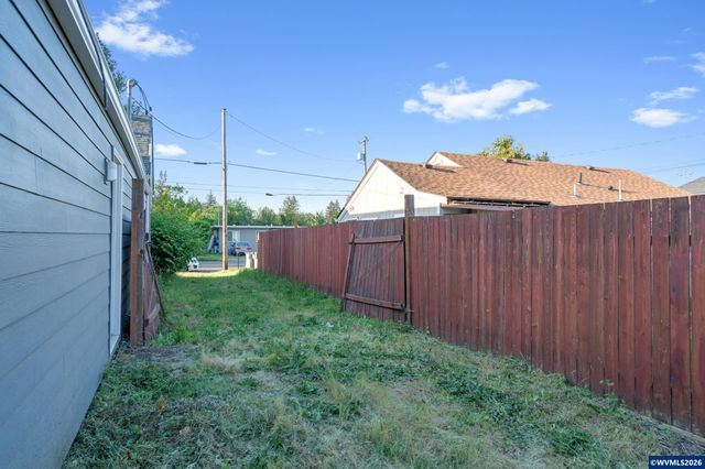 2010 E 1st Av, Albany, OR 97321