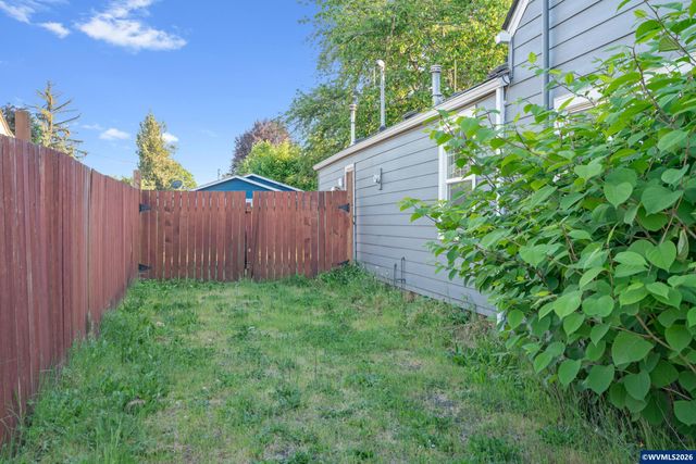2010 E 1st Av, Albany, OR 97321