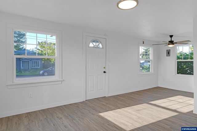 2010 E 1st Av, Albany, OR 97321