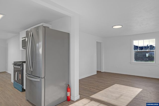 2010 E 1st Av, Albany, OR 97321