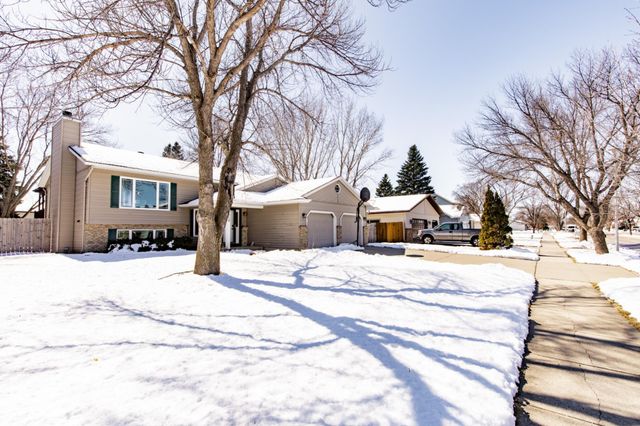 2408 34th Avenue S, Fargo, ND 58104