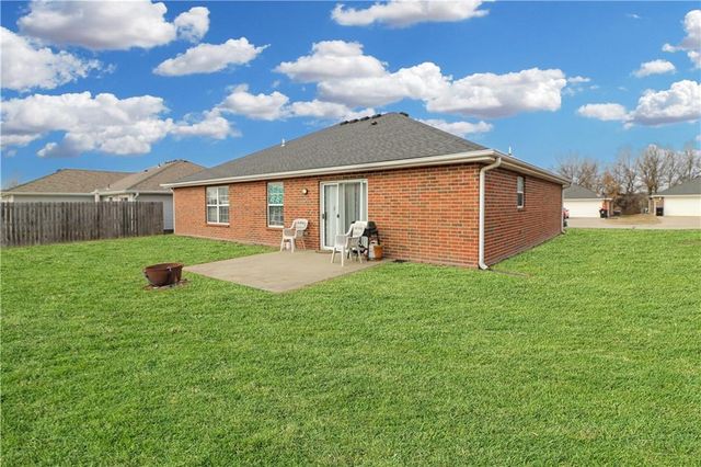 1722 Sunset Drive, Warrensburg, MO 64093