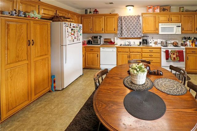 1722 Sunset Drive, Warrensburg, MO 64093