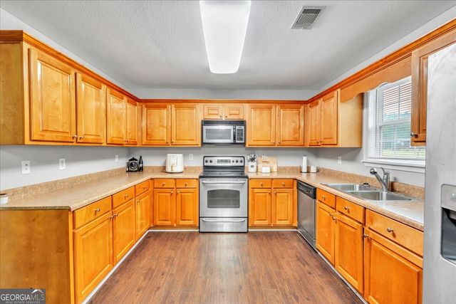 1004 Robertson Church Road, Dublin, GA 31021