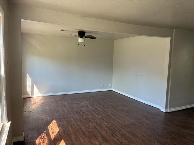 6113 NW 48th Street, Warr Acres, OK 73122