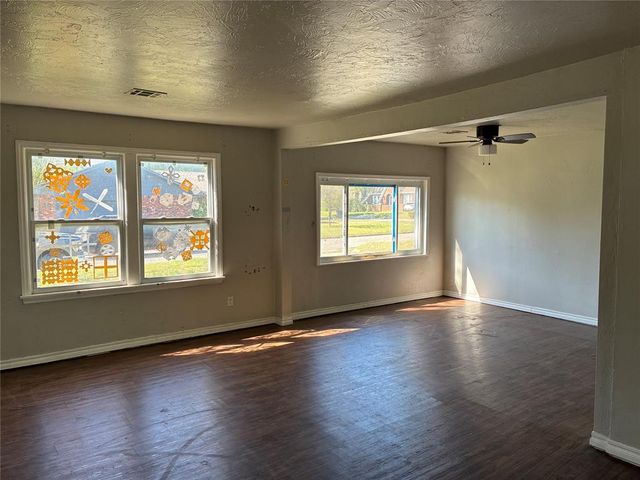 6113 NW 48th Street, Warr Acres, OK 73122