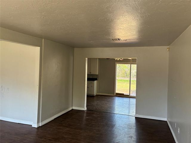 6113 NW 48th Street, Warr Acres, OK 73122