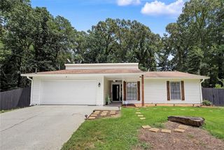10 Saratoga Drive, Lawrenceville, GA 30044