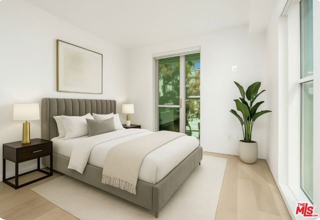 1136 N La Cienega Boulevard 102, West Hollywood, CA 90069