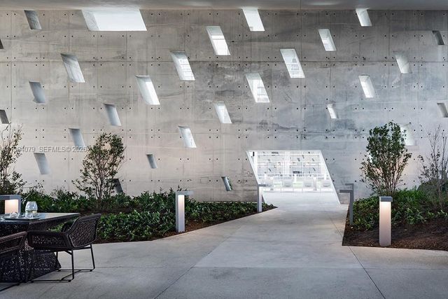 68 SE 6th St 3108, Miami, FL 33131