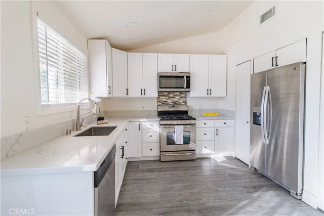 10532 Zelzah Ave, Granada Hills, CA 91344