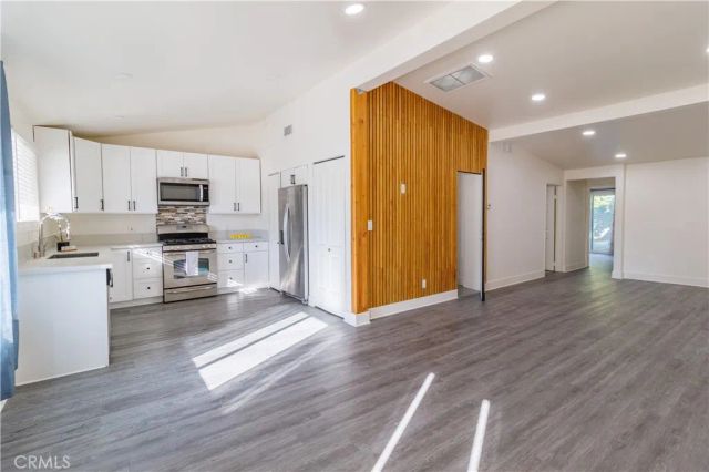 10532 Zelzah Ave, Granada Hills, CA 91344