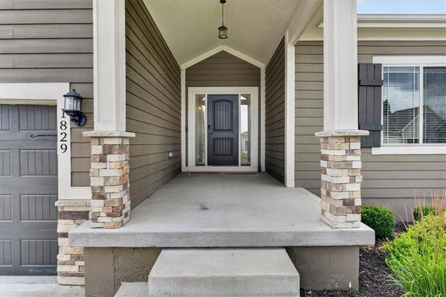 1829 NE Riley Drive, Lee's Summit, MO 64086
